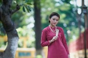 手机拍照时如何调整回头姿势？有哪些技巧？