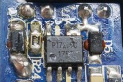 八脚充电器插头拆解方法是什么？