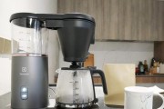 解决咖啡机不会上水的方法（咖啡机故障排除及维修指南）