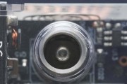 充电器盖子拆卸方法是什么？