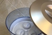 为什么饮水机的水会溢出来（探究饮水机溢水的原因和解决方法）