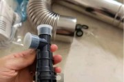 油烟机进水烧了的修理方法（解决油烟机进水烧毁的实用技巧）