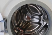 解决洗衣机底座清洗困扰的实用方法（清洗洗衣机底座千方百计）