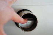 解决热水器水温不升降的方法（探讨水温不升降的原因及应对措施）