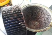 如何清洗油烟机上的厚厚油垢（简单方法帮你轻松解决油烟机清洗难题）