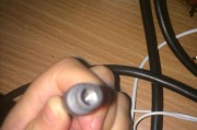 小针头充电器使用方法图解？正确步骤是什么？