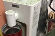 饮水机底部接线方法（探索饮水机底部的接线方式）