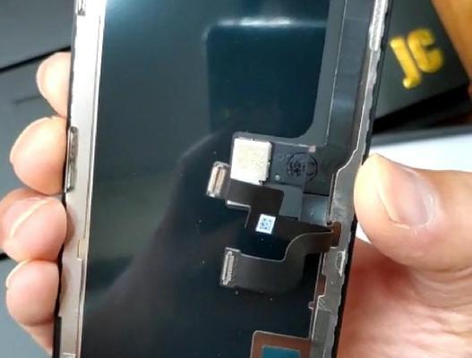 解决iPhone屏幕失灵的问题（有效应对iPhone屏幕失灵，保护你的设备）