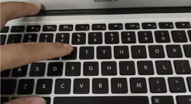 解决电脑键盘数字键盘无法使用的两个步骤（轻松解决数字键盘失灵问题，让您的电脑回归正常使用状态）