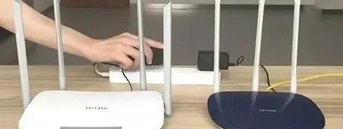 手机设置路由器无线桥接教程（通过手机轻松实现无线网络的拓展）