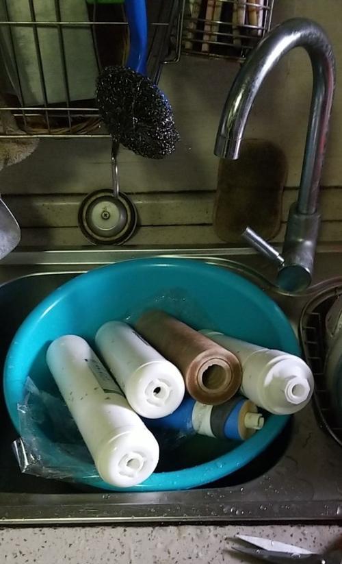 净水器维修常见故障及解决方法（解决净水器故障，让水质更健康）