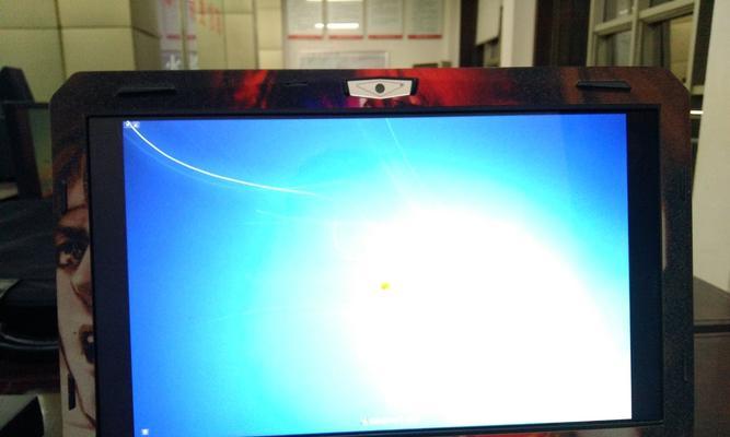 解决Win10专业版全屏出现黑边的方法（Win10专业版黑边问题的解决方案）