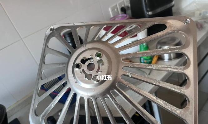 康宝油烟机滤网的清洗方法（轻松清除油烟机滤网的油污）