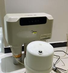 小区净水器滤芯安装方法详解（轻松掌握净水器滤芯更换技巧）
