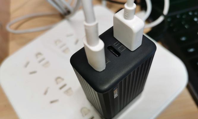 电脑显示器跳屏问题解决方法（如何应对电脑显示器跳屏现象）
