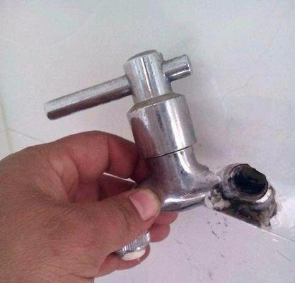 海尔马桶下水管漏水原因及修复方法（海尔马桶下水管漏水的危害及解决方案）