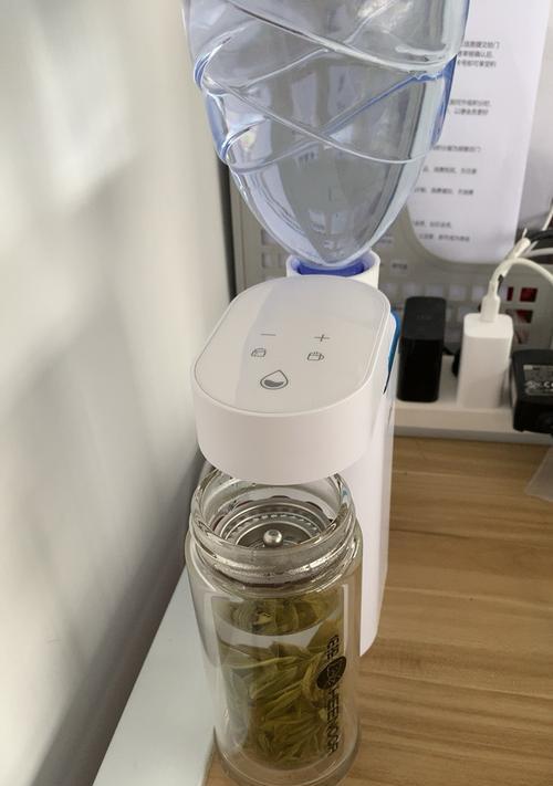 饮水机孔上有蚂蚁怎么处理（消灭蚂蚁的有效方法及注意事项）