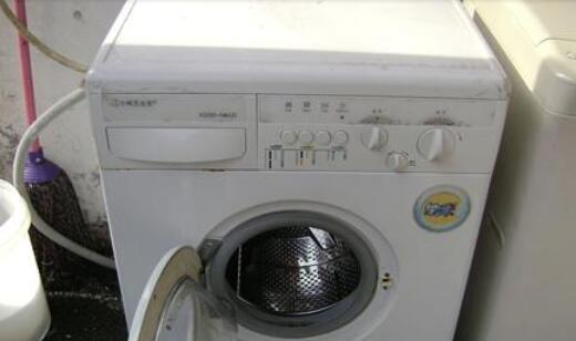 洗衣机塑料生锈的原因及应对方法（了解洗衣机塑料生锈的根本原因）