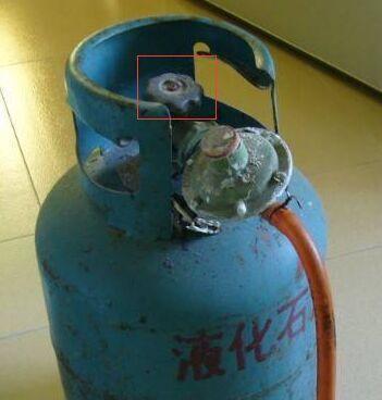 煤气出现红火的原因及应对措施（保障家庭安全）