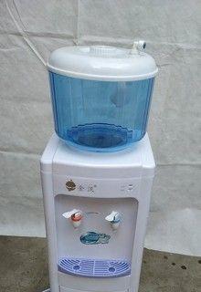 解决饮水机不停闪烁故障的方法（排除饮水机闪烁故障的实用指南）