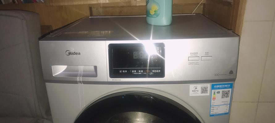 解决滚筒洗衣机按钮漏水问题的方法（快速修复）