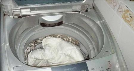 清洗拖把洗衣机的有效方法（轻松清洁拖把洗衣机）