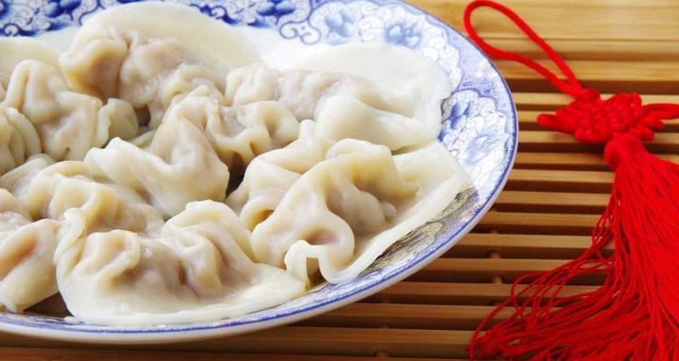 冬至为啥吃饺子的原因（探寻冬至饮食禁忌的起源与饮食习惯）