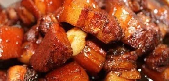 红烧肉怎么做吃又简单（美味可口的红烧肉料理）