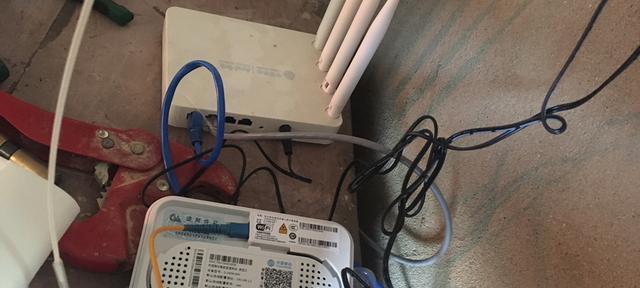 如何正确接法分享光猫与路由器插口（快速设置网络连接）