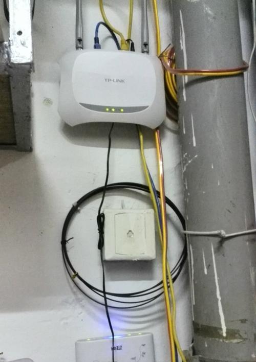 如何通过路由器连接多个路由器来扩展网络（使用路由器连接路由器的方法及步骤）