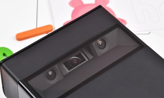 投影仪连电脑发黑的原因及解决方法（探究投影仪黑屏现象的成因与解决方案）