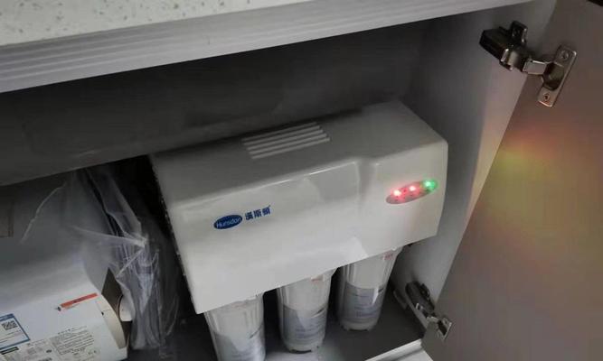 如何维修净水器漏水问题（解决净水器漏水困扰的有效方法）