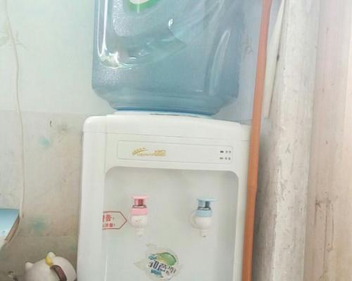 饮水机漏水问题的修理与解决方案（修复饮水机漏水问题的简单方法与技巧）