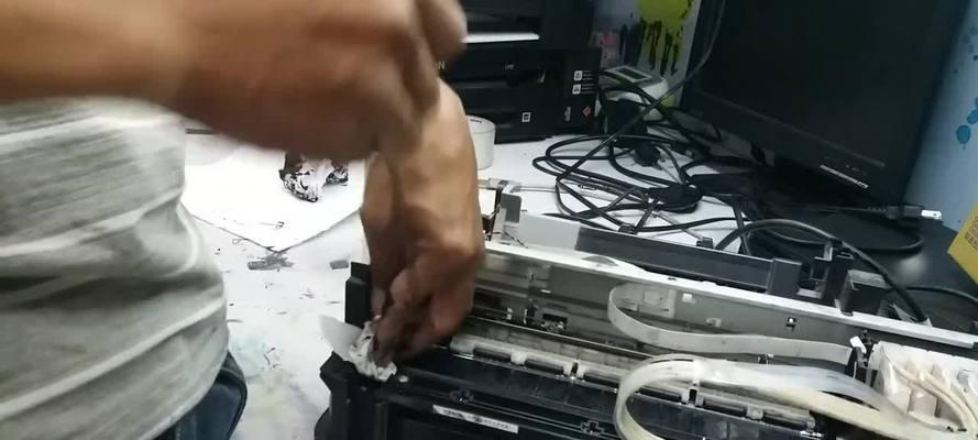 家用复印机卡纸问题的解决方法（解决家用复印机卡纸问题的实用技巧）