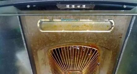 解决饭油烟机油渍的有效清洗方法（让你的油烟机焕然一新）