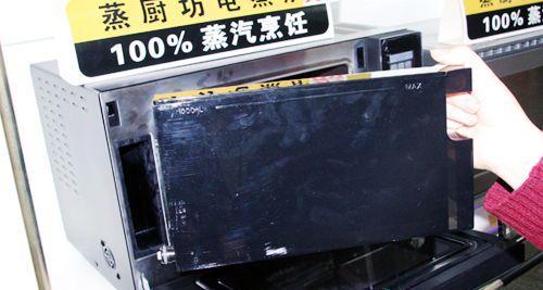 如何正确设置台式显示器底座（简单操作）