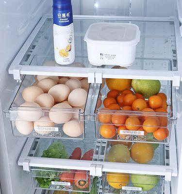 冰柜底部收纳法——利用空间存放更多食品（创意收纳让冰柜更有序整理冰柜）