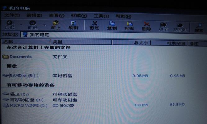 使用U盘启动盘进入PE系统的操作指南（轻松设置PE系统）