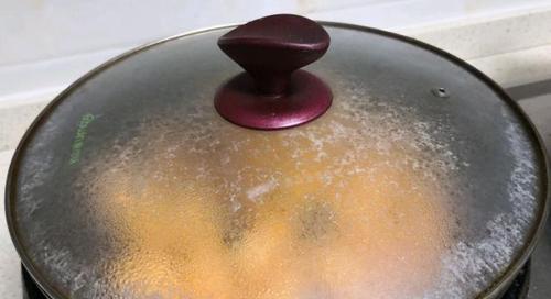 电饭煲煮饭出现糊锅的解决方法（如何避免电饭煲煮饭时出现糊锅的情况）