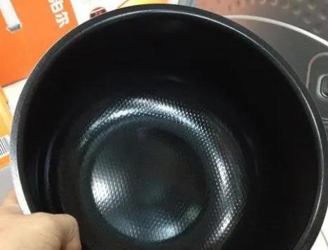 电饭煲焦饭的原因（揭秘电饭煲出现焦饭的原因和解决方法）