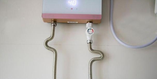 解决热水器水有异味的方法（消除水中异味）