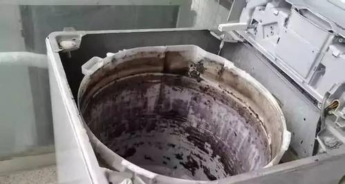 洗衣机边洗边漏水怎么修（自行检查从这几点入手）