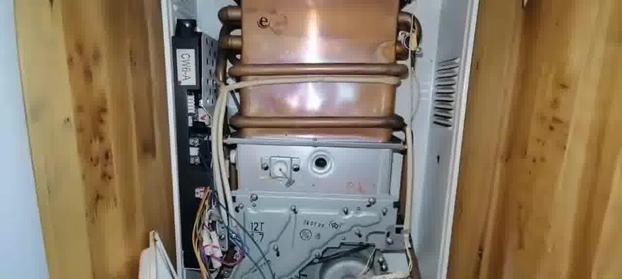 阿里斯顿热水器显示E3故障的解决方法（快速修复你的热水器故障）