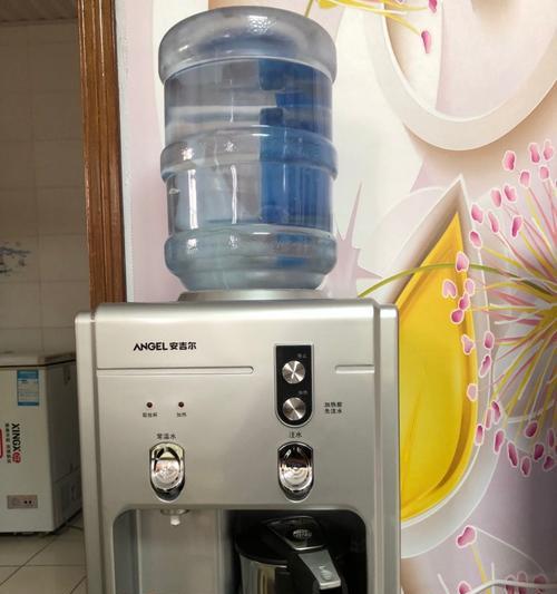 解决饮水机无法容纳大型水壶的问题（提供有效解决方案）