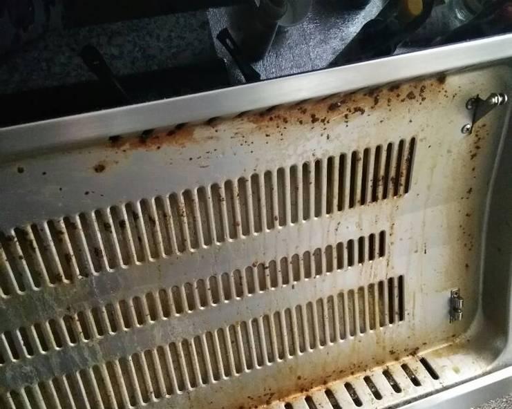 如何高效处理清理油烟机后的油渍（简单）