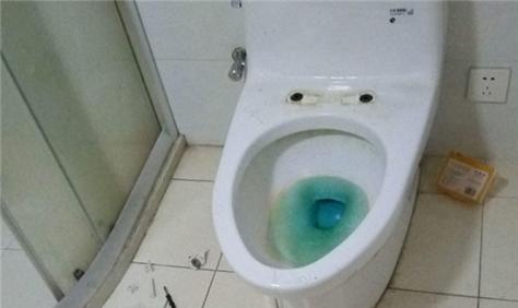 解决马桶底部漏水问题的有效方法（马桶底部漏水修理技巧与步骤）