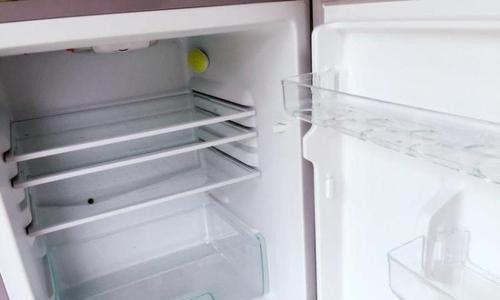 冰箱冷藏室有水的问题解析（探究冰箱冷藏室水滴的来源及解决方法）