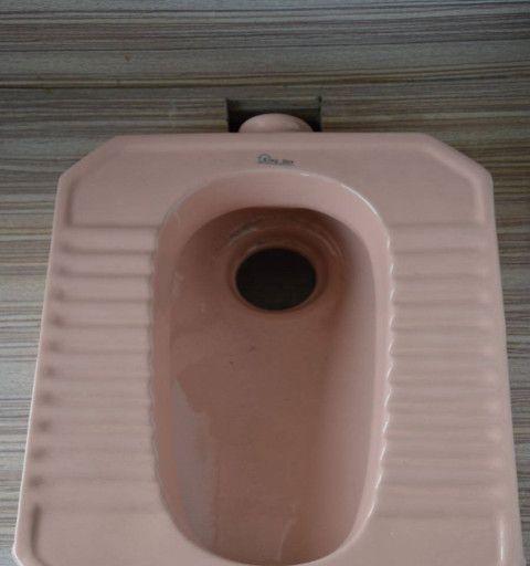 解决蹲便器堵塞问题的疏通技巧（快速解决蹲便器堵塞）