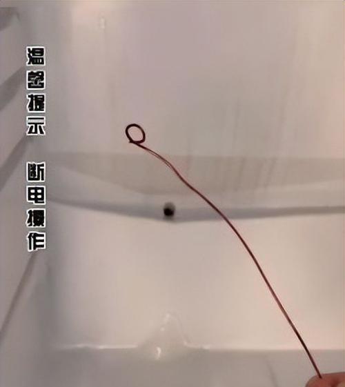 如何解决冰箱排水孔堵塞的问题（轻松应对冰箱排水孔堵塞）