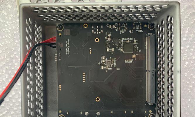 Thunderbolt接口有什么用途？如何使用Thunderbolt接口连接设备？